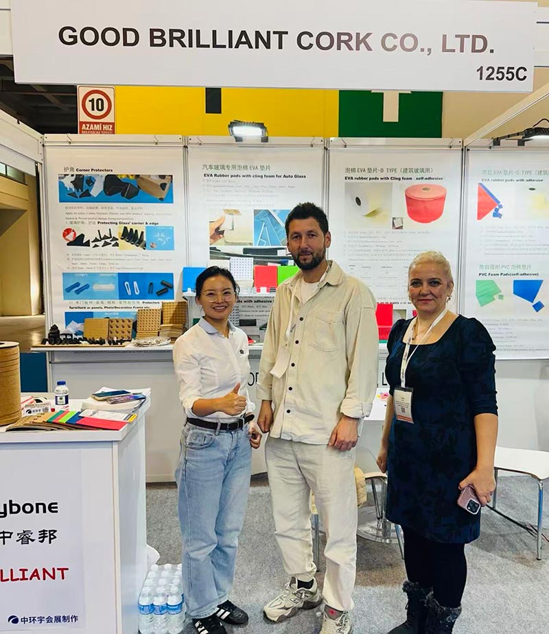 यूकेच्या वाटेवर एक पूर्ण कंटेनर!